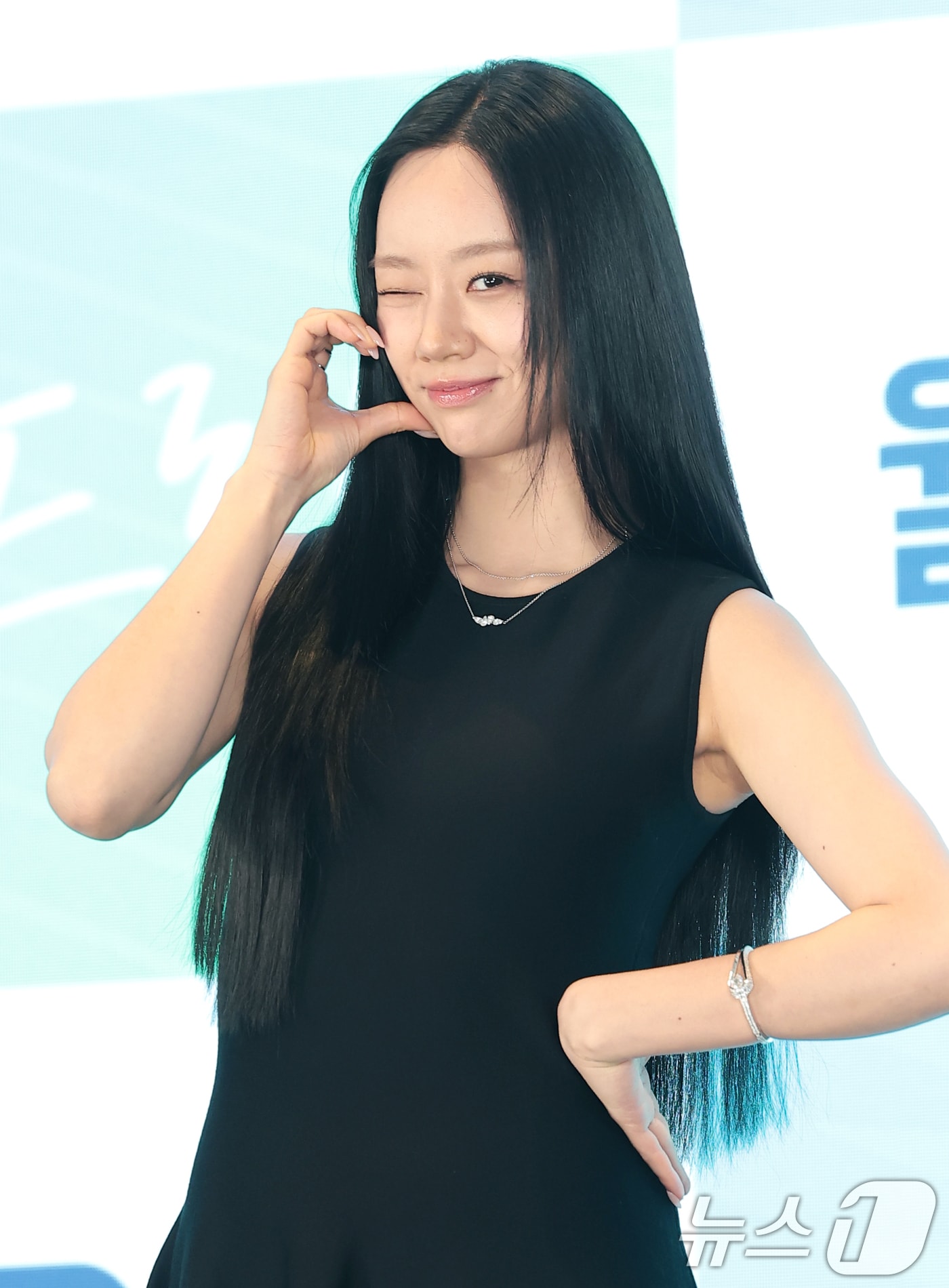 배우 이혜리가 7일 서울 구로구 신도림 더 세인트에서 열린 ENA 새 드라마 '그대에게 드림‘ 제작발표회에서 포즈를 취하고 있다. ’그대에게 드림‘은 꿈을 이루고 돌아온 천재 영화감독 우수빈(황인엽 분)과 꿈을 잊은 채 사는 생계형 리포터 주이재(이혜리 분)의 재회 후일담을 그린 로맨틱 코미디다. 2026.7.7 ⓒ 뉴스1 권현진 기자