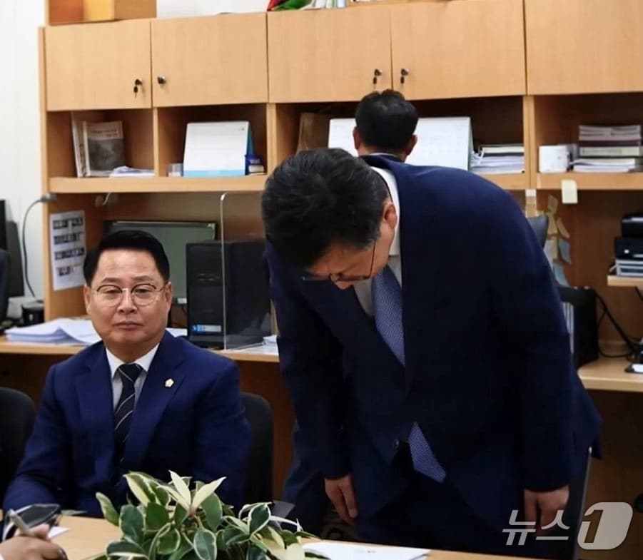 더불어민주당 안호영 의원(전북 완주·진안·무주)이 완주·전주 행정통합에 대한 입장을 바꾼 과정에서 지역 갈등을 키운 점을 인정하고 완주군민에게 공식 사과했다.(의원 측 제공. 재판매 및 DB금지)2026.7.7/뉴스1