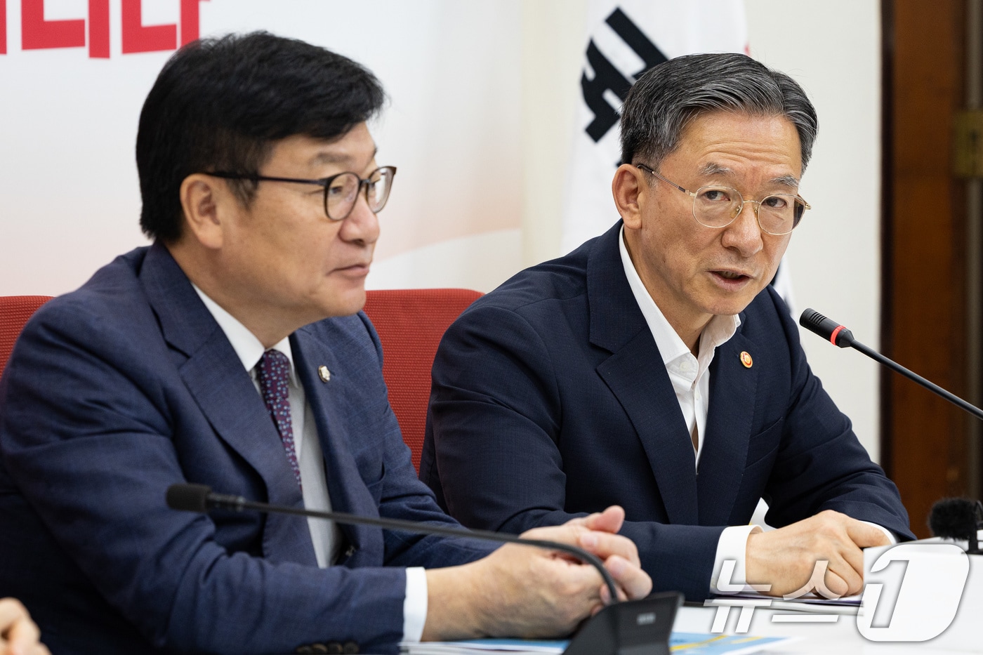 지난 8일 서울 여의도 국회로 정점식 국민의힘 원내대표를 예방한 정성호 법부무 장관이 '검찰 보완수사권 폐지'와 관련한 발언을 하고 있다. 2026.7.8 ⓒ 뉴스1 유승관 기자