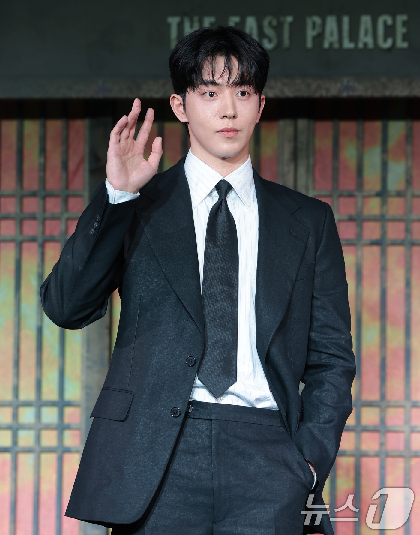 배우 남주혁이 8일 서울 영등포구 페어몬트 앰배서더 서울에서 열린 넷플릭스 시리즈 '동궁' 제작발표회에서 포즈를 취하고 있다. '동궁'은 귀(⻤)의 세계를 넘나드는 능력을 가진 구천(남주혁 분)과 비밀을 간직한 궁녀 생강(노윤서 분)이 왕(조승우 분)의 부름을 받고 동궁에 깃든 저주를 파헤치면서 벌어지는 이야기다. 2026.7.8 ⓒ 뉴스1 권현진 기자