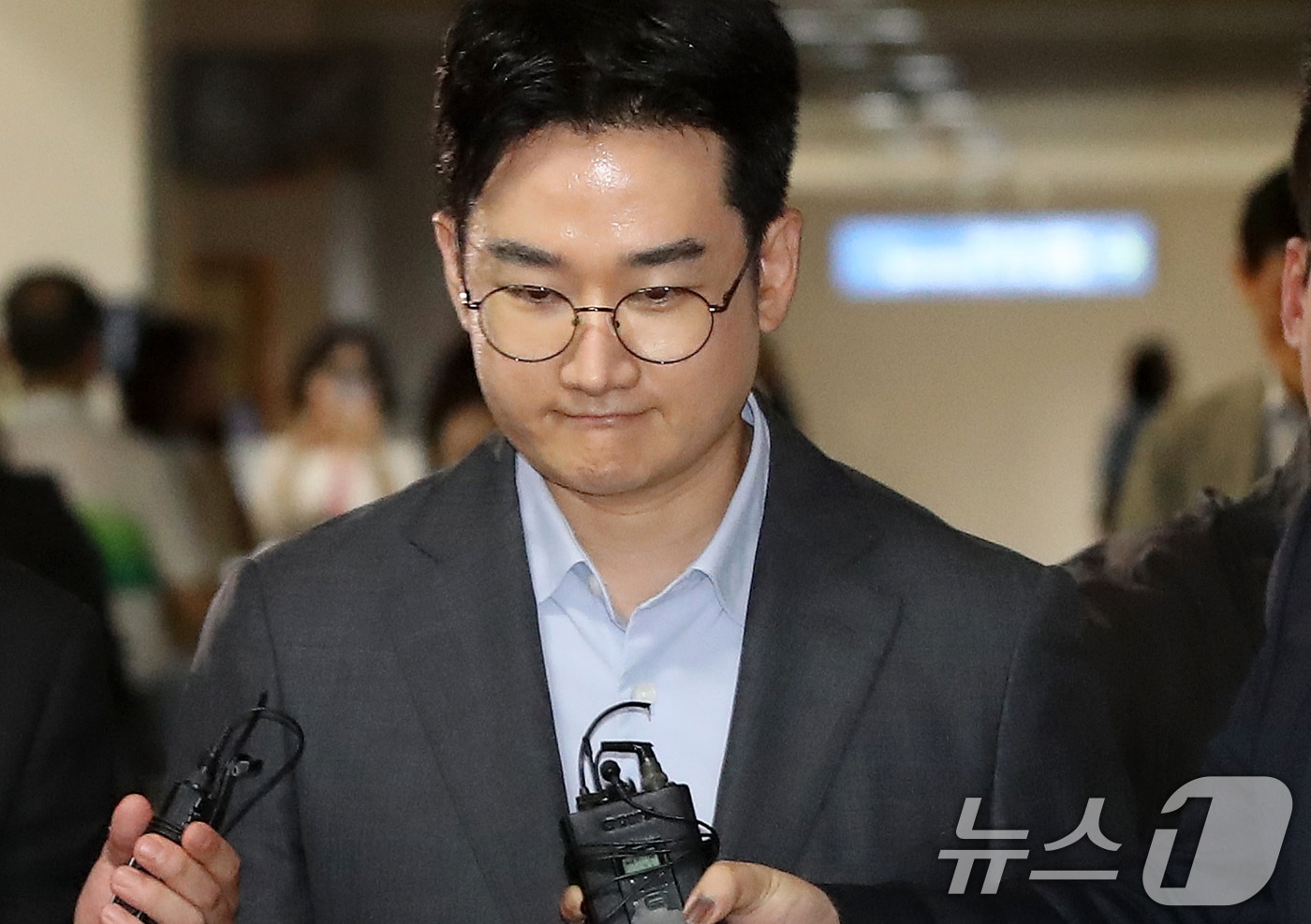 6·3 지방선거 당시 '음료컵 테러' 사건의 자작극 의혹을 받는 정이한 전 개혁신당 부산시장 후보가 8일 오후 부산 연제구 부산지방법원에서 열린 구속 전 피의자 심문(영장실질심사)에 출석하고 있다. 정 전 후보와 음료컵을 던진 30대 남성 A 씨는 위계에 의한 공무집행방해와 공직선거법 위반 등 혐의를 받는다. 2026.7.8 ⓒ 뉴스1 윤일지 기자