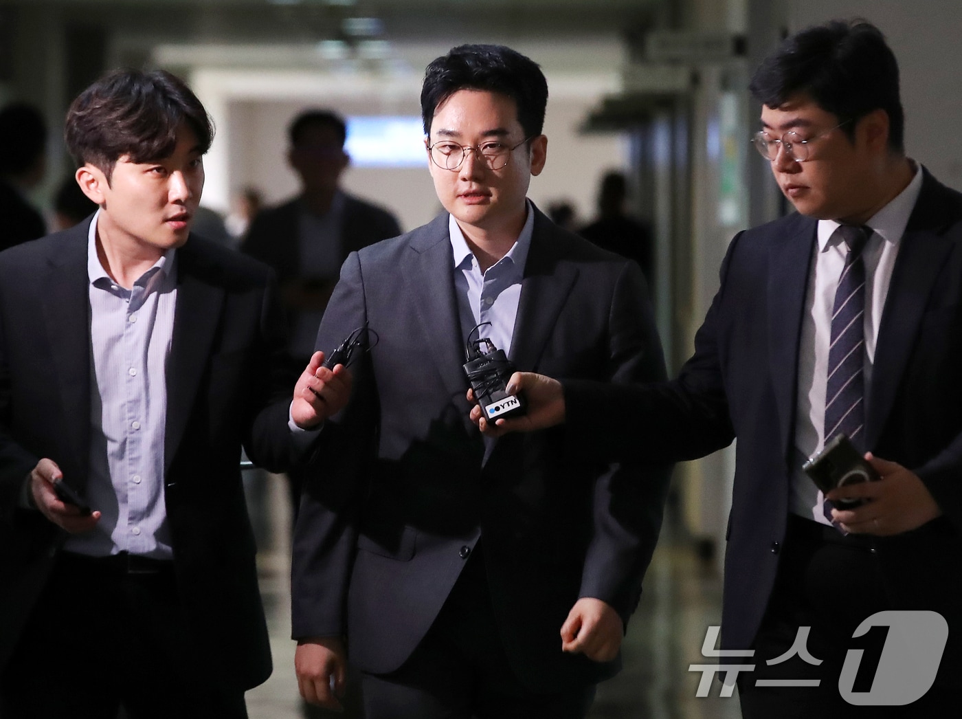 6·3 지방선거 당시 '음료컵 테러' 사건의 자작극 의혹을 받는 정이한 전 개혁신당 부산시장 후보가 지난 8일 오후 부산 연제구 부산지방법원에서 열린 구속 전 피의자 심문(영장실질심사)에 출석했다. 2026.7.8 ⓒ 뉴스1 윤일지 기자