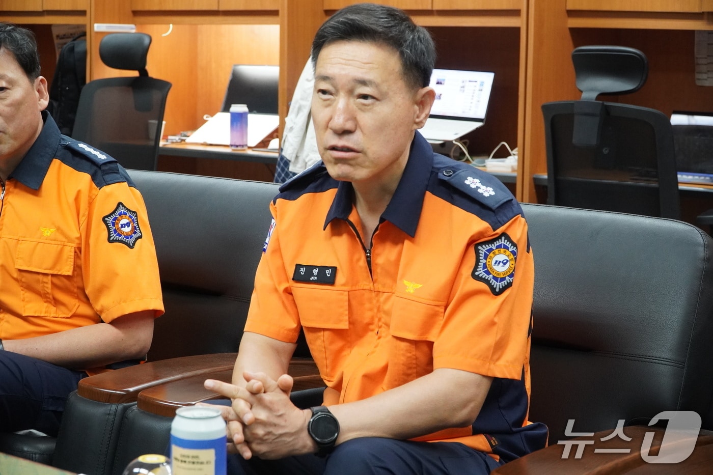 9일 오전 진형민 전북소방본부장이 전북경찰청을 찾아 소통하고 있다.2026.7.9/뉴스1 문채연 기자