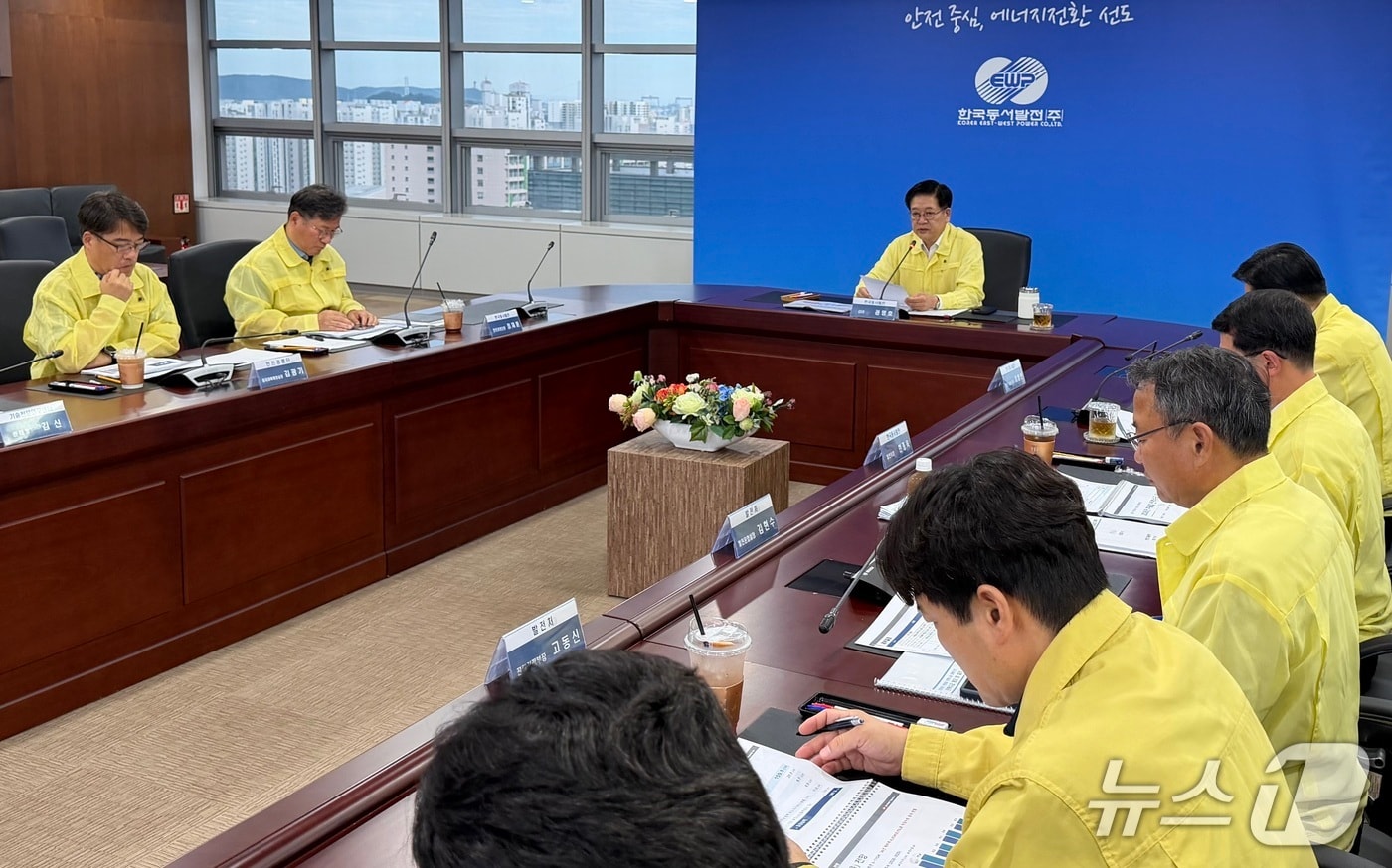 권명호 동서발전 사장이 9일 여름철 전력수급 대비 발전설비 안정운영 대책 점검회의를 주재하고 있다. (동서발전 제공. 재판매 및 DB 금지) /뉴스1