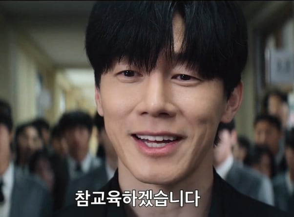 주인공 김무열이 학교 현장에서 참교육을 예고하는 장면. 넷플릭스 드라마 '참교육' 속 한 장면.