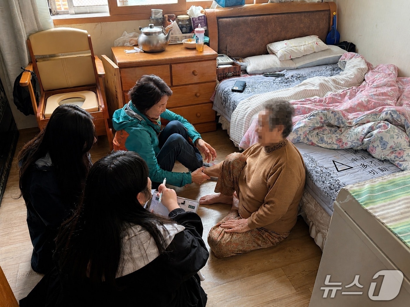 부산 서구는 다음 달까지 돌봄이 필요한 주민을 선제적으로 발굴하기 위해 국민건강보험공단 빅데이터를 활용해 '통합돌봄 우선발굴 필요군 집중 발굴 기간'을 운영한다. (서구 제공. 재판매 및 DB금지)