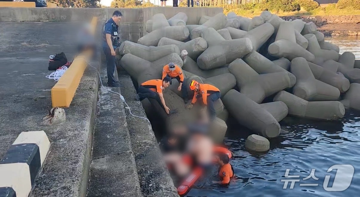 지난 7월31일 제주 서귀포시 남원읍에서 발생한 수난사고.(제주도소방안전본부 제공. 재판매 및 DB 금지)