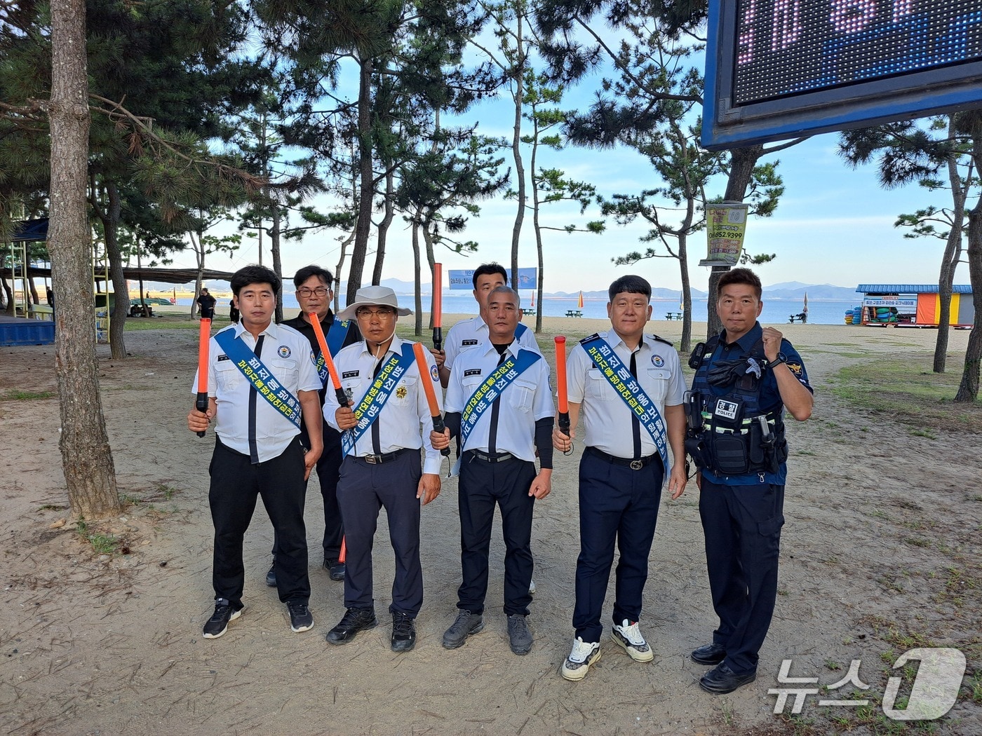 지난 7일 보성경찰서 회천파출소가 여름 휴가철을 맞아 율포해수욕장 일대에서 범죄 취약 지역으 순찰하고 있다.(보성경찰서 제공. 재판매 및 DB 금지)