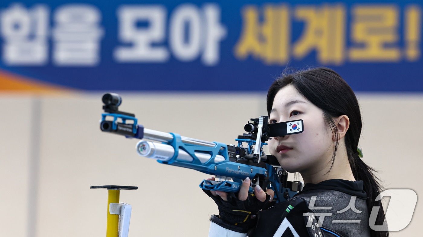 2026 아이치-나고야 아시안게임 사격 국가대표 반효진이 10일 충북 진천군 진천국가대표선수촌에서 훈련을 하고 있다. 2026.8.10 ⓒ 뉴스1 김도우 기자