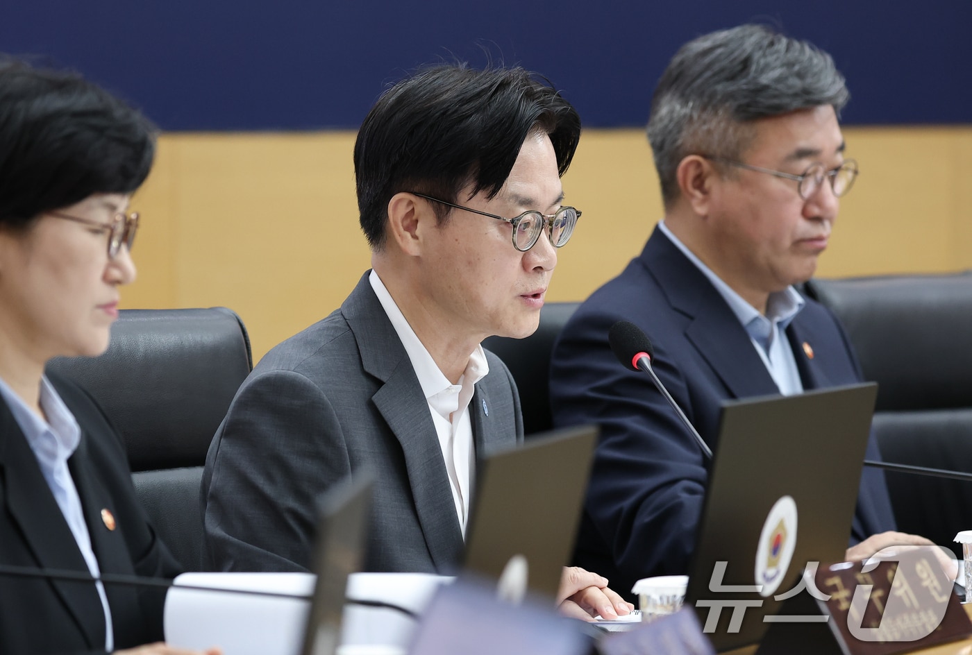 김정관 산업통상부 장관이 11일 정부세종청사에서 열린 국무회의에서 보고하고 있다. (청와대통신사진기자단) 2026.8.11 ⓒ 뉴스1 허경 기자