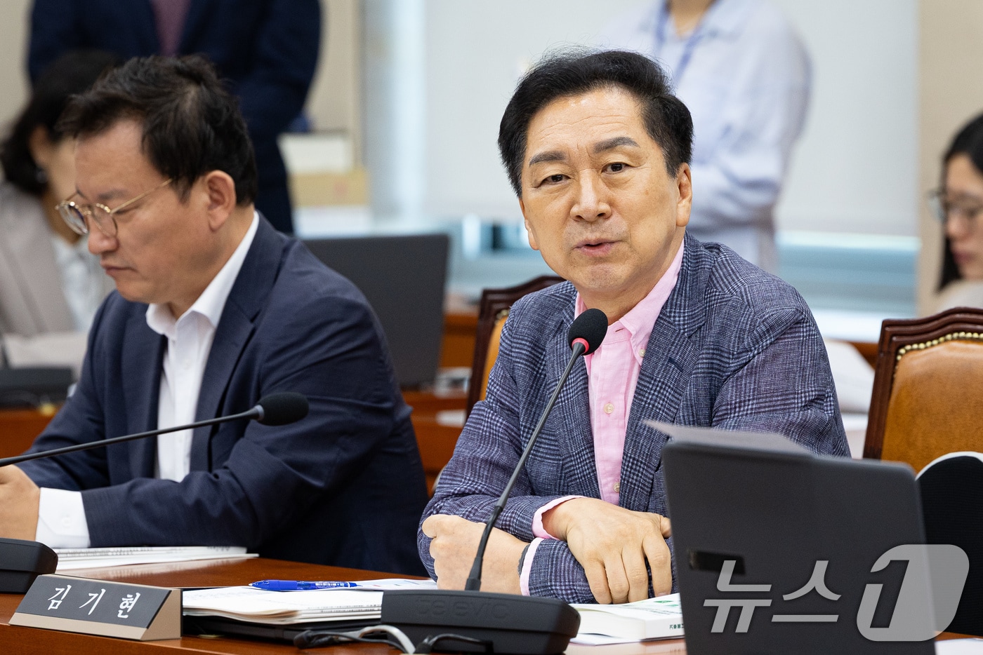 김기현 국민의힘 의원이 11일 서울 여의도 국회에서 열린 제438회 국회(임시회) 기후에너지환경노동위원회 제1차 전체회의에서 인사말을 하고 있다. 2026.8.11 ⓒ 뉴스1 유승관 기자