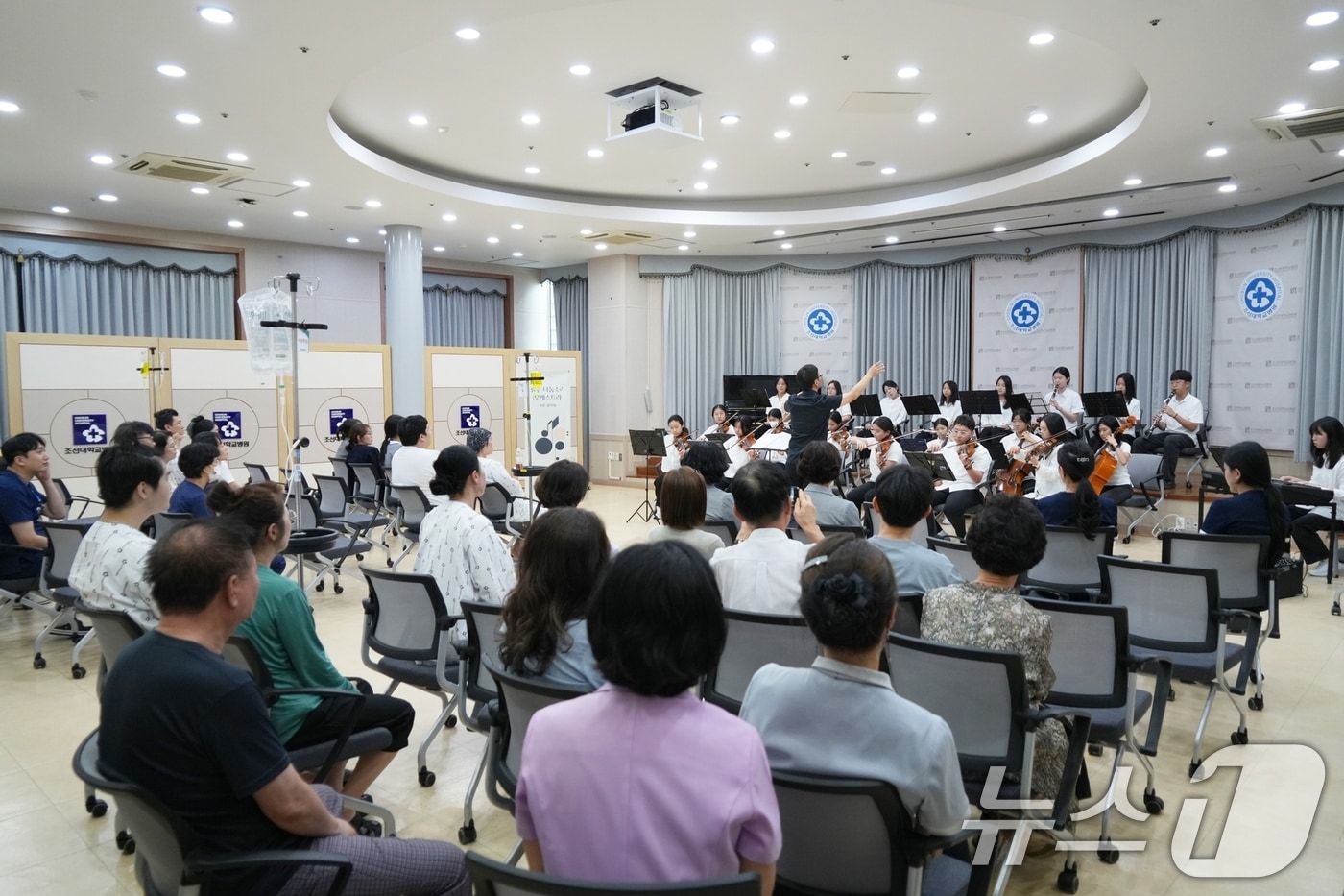 지난 11일 조선대학교 병원이 광주 나눔 소리 오케스트라 힐링 공연을 진행하고 있다. (병원 제공. 재판매 및 DB 금지) 2026.8.12