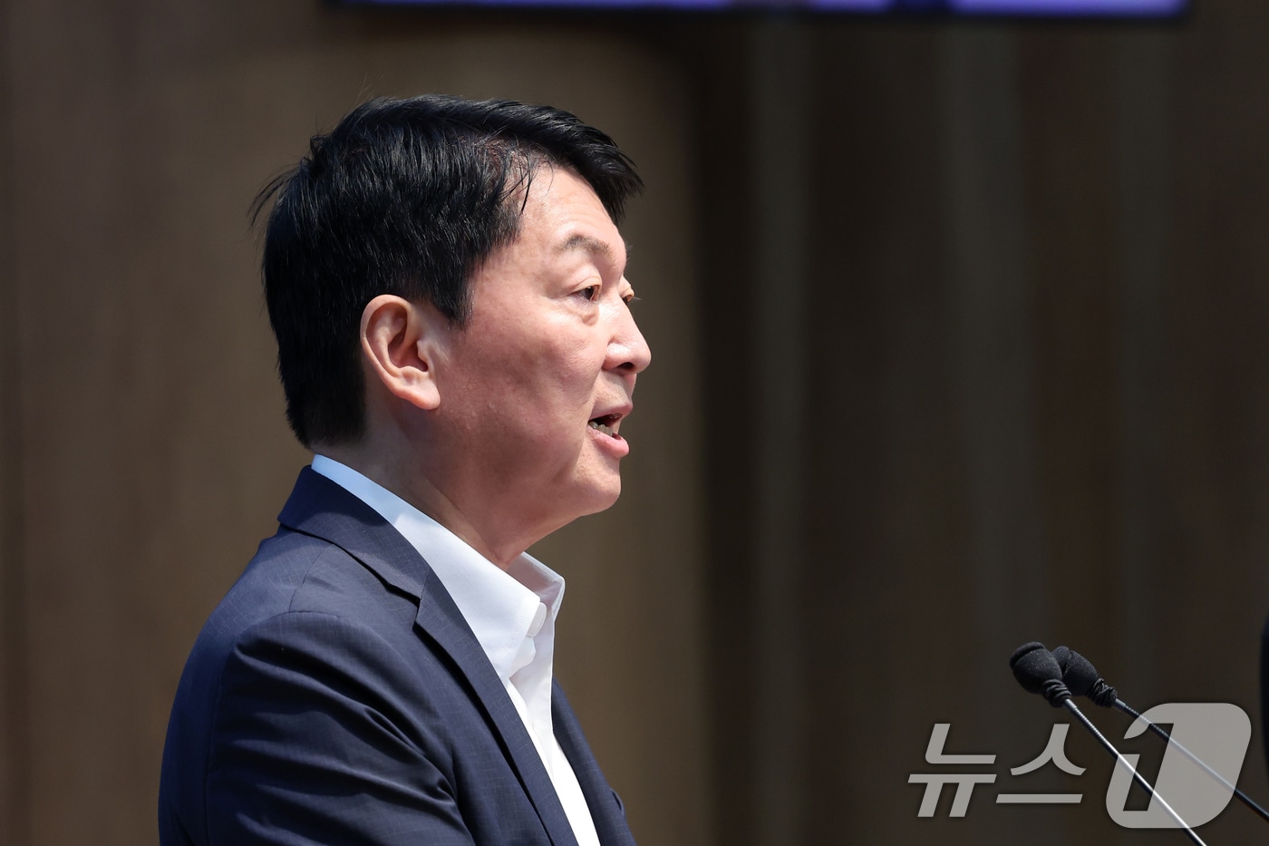안철수 국민의힘 의원이 지난 12일 오전 서울 여의도 국회 소통관에서 당 지도부와 조직강화특위에 쇄신안을 건의하고 있다. 2026.8.12 ⓒ 뉴스1 황기선 기자