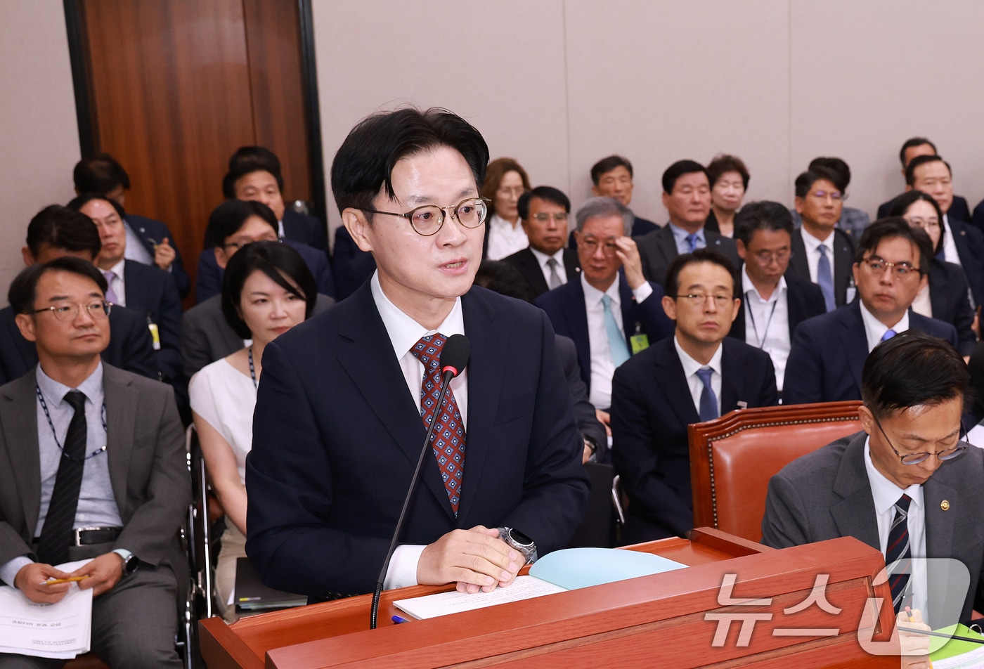 김정관 산업통상부 장관이 12일 서울 여의도 국회에서 열린 산업통상자원중소벤처기업위원회 1차 전체회의에서 업무보고를 하고 있다. 2026.8.12 ⓒ 뉴스1 이호윤 기자