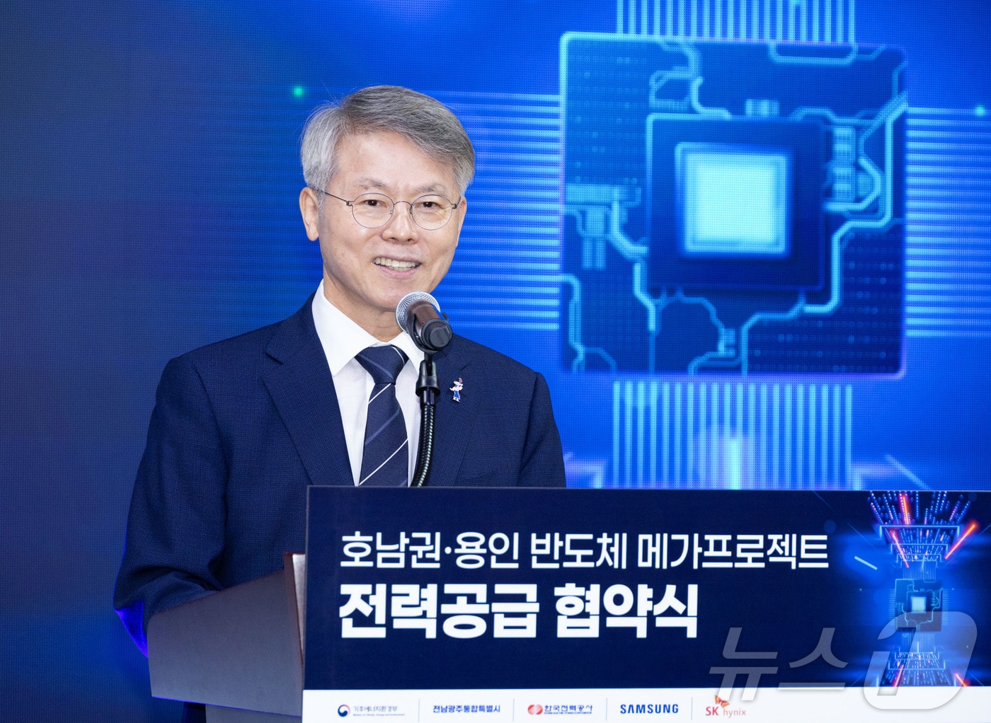 민형배 전남광주통합특별시장이 12일 오전 서울 중구 한국전력공사 경인건설본부에서 열린 '호남권·용인 반도체 메가프로젝트 전력공급 협약식'에 참석해 인사말을 하고 있다.(전남광주통합특별시 제공. 재판매 및 DB금지) 2026.8.12 ⓒ 뉴스1