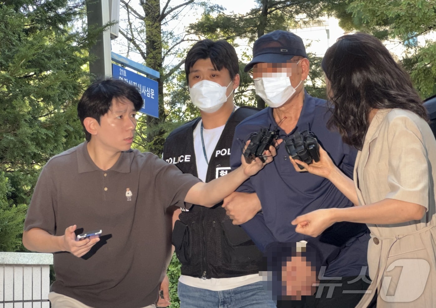 성폭력범죄의 처벌 등에 관한 특례법상 장애인 준강간 혐의를 받는 60대 남성 A 씨는 12일 오후 2시쯤 영장심사를 받기 위해 인천지법에 모습을 드러냈다.2026.8.12 ⓒ 뉴스1 박소영 기자