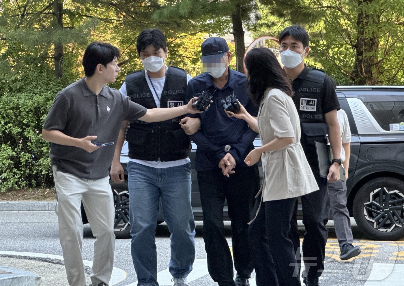 성폭력범죄의 처벌 등에 관한 특례법상 장애인 준강간 혐의를 받는 60대 남성 A 씨는 12일 오후 2시쯤 영장심사를 받기 위해 인천지법에 모습을 드러냈다.2026.8.12 ⓒ 뉴스1 박소영 기자