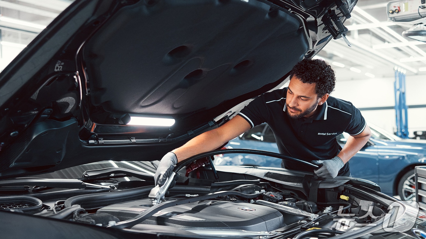 BMW 그룹 코리아는 오는 18일부터 10월 2일까지 전국 BMW 및 MINI 공식 서비스센터에서 차량 무상점검과 유상 수리 할인 혜택을 제공하는 '닥터 BMW 위크' 및 'MINI 홈커밍 위크' 캠페인을 실시한다.