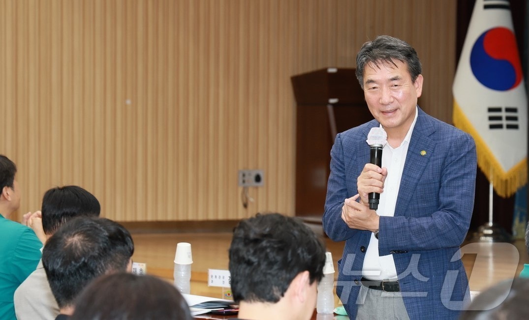 안병윤 경북 예천군수가 이철우 경북지사에게 지역의 신성장 거점 도약을 위한 주요 사업에 대해 행정·재정 지원을 요청했다. /뉴스1