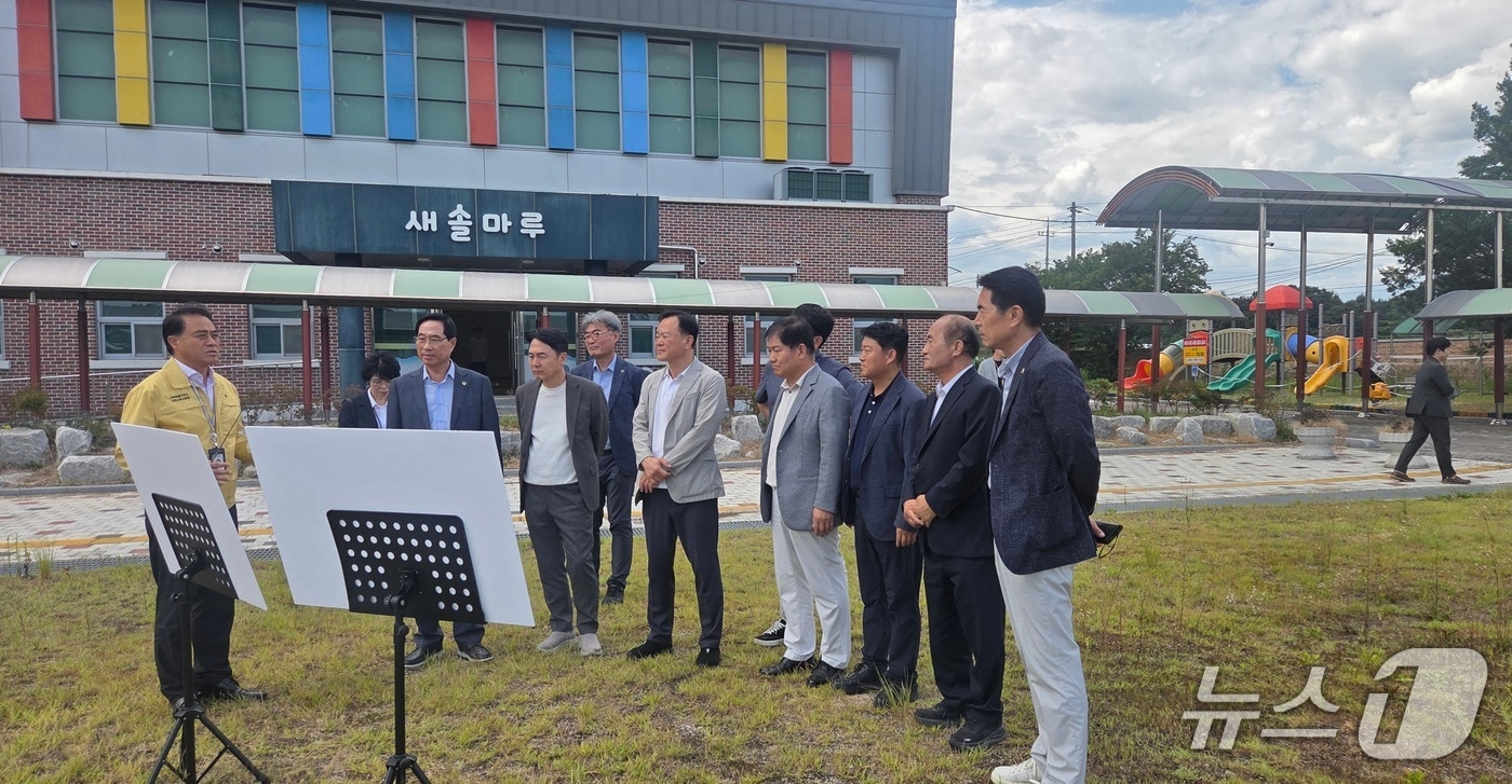 전북도의회 교육위원가 남원에 위치한 금지동초등학교를 방문해 폐교 재산의 관리 실태를 점검하고 있다.(의회제공, 재판매 및 DB금지)2026.8.14/뉴스1