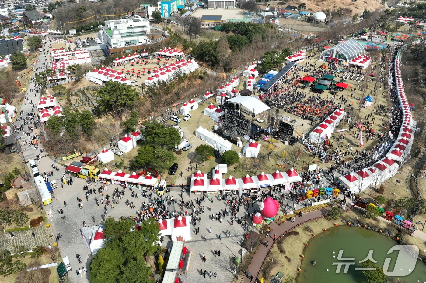 지난해 논산딸기축제 (논산문화관광재단 제공.재판매 및 DB금지)/뉴스1