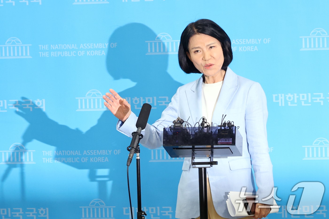 이진숙 국민의힘 의원이 14일 오후 서울 여의도 국회 소통관에서 5·18 민주화운동 토론회를 주최한 것에 대해 입장을 밝히고 있다. 2026.8.14 ⓒ 뉴스1 황기선 기자