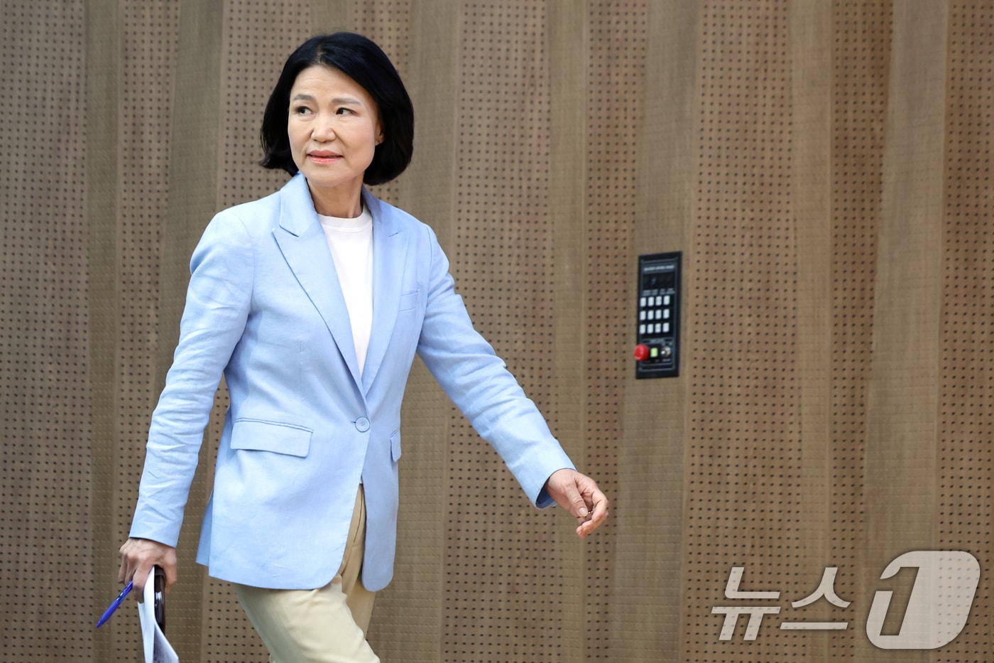 이진숙 국민의힘 의원이 14일 오후 서울 여의도 국회 소통관에서 5·18 민주화운동 관련 기자회견을 위해 발걸음을 옮기고 있다. 2026.8.14 ⓒ 뉴스1 황기선 기자