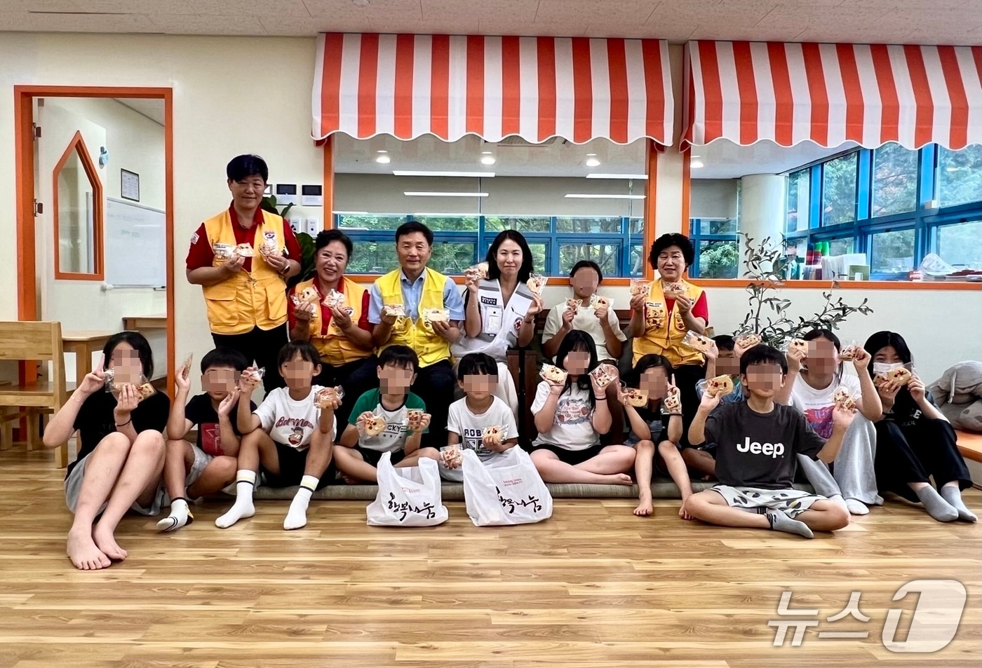 제빵 봉사활동.(대한적십자사 경기도지사 제공)