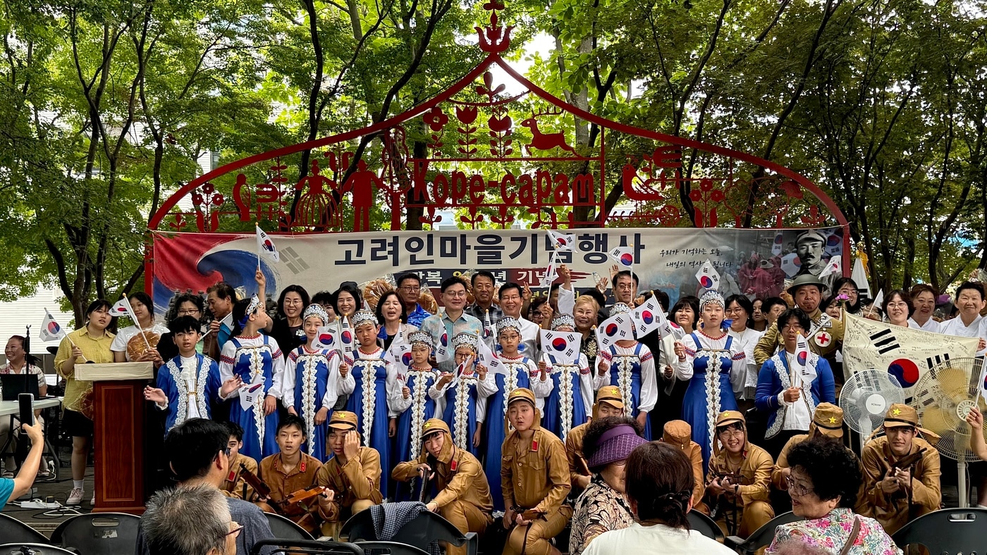 법무부 지정 동포체류지원센터인 '광주 고려인마을'이 15일 오전 전남광주통합특별시 광산구 월곡동 일대에서 봉오동 전투 재현 행사를 개최하고 있다. (법무부제공. 재판매 및 DB금지) 2026.8.15 ⓒ 뉴스1