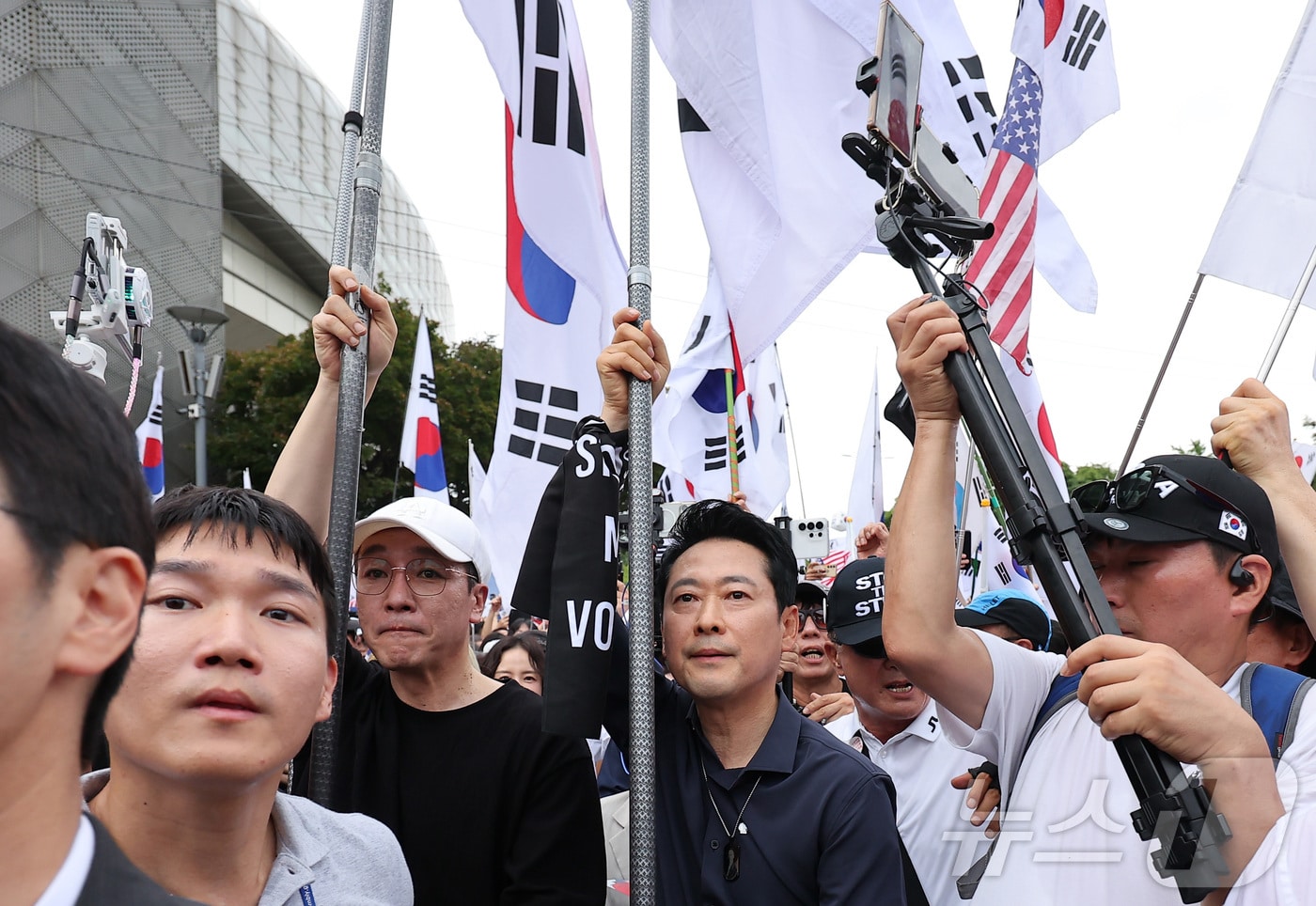 People Power Party Rejects Lee Jae-myung's Constitutional Amendment Proposal as 'Premature'