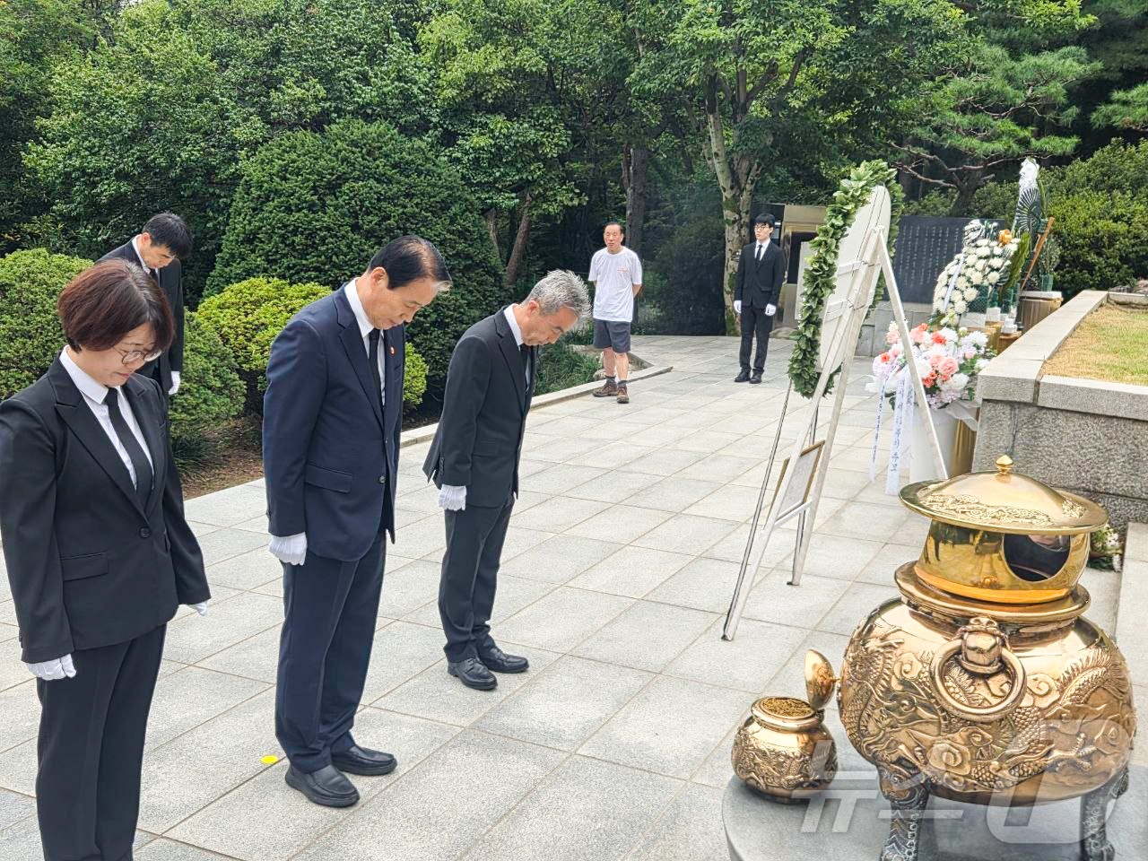 권오을 보훈부 장관, 최규하·박정희 전 대통령 추모…26일 묘소 참배 예정