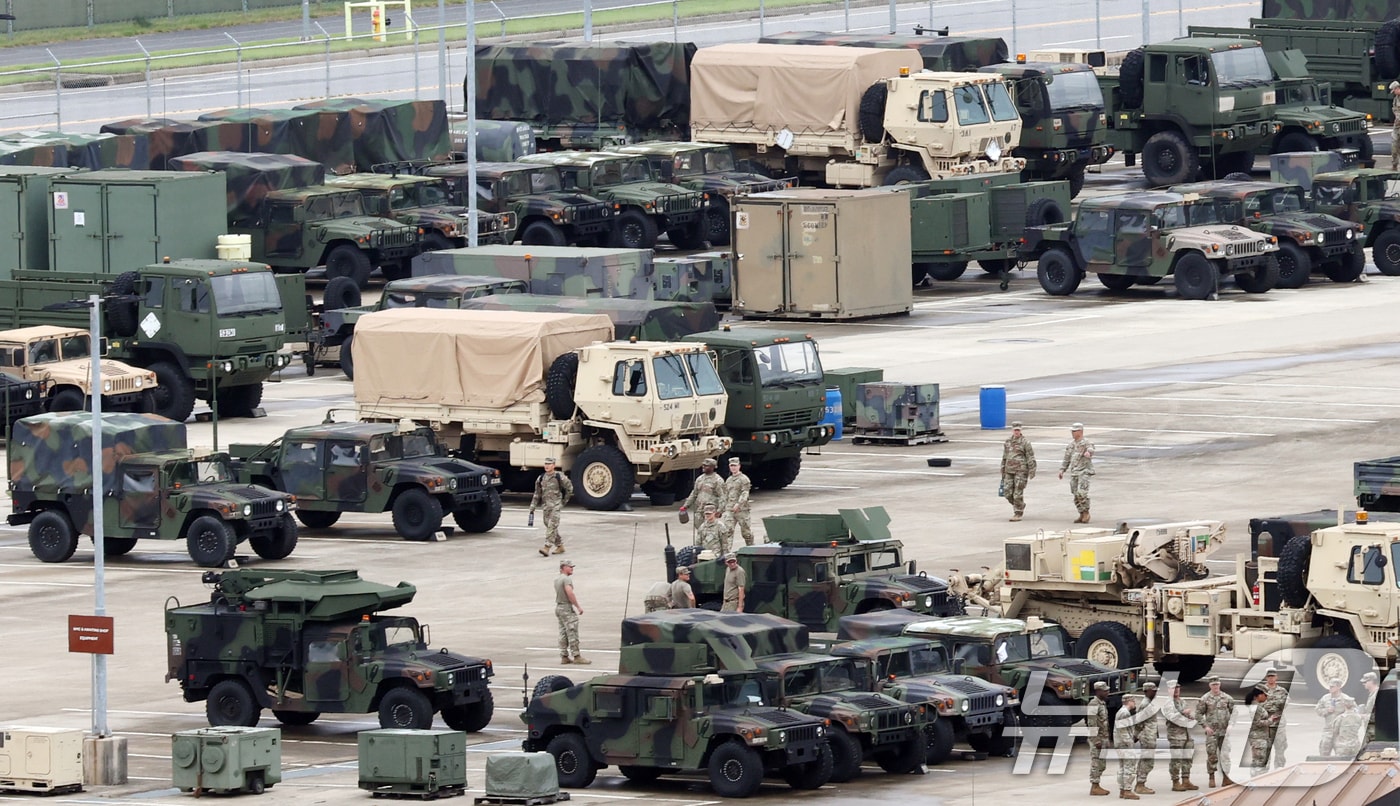 한국과 미국이 하반기 정례 연합연습 '을지 자유의 방패'(Ulchi Freedom Shield·UFS)를 개시한 지난 17일 경기 평택시 팽성읍 주한미군기지 캠프 험프리스에 장비들이 계류되어 있다.  2026.8.17 ⓒ 뉴스1 김영운 기자
