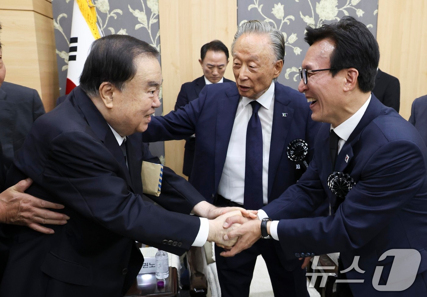 DJ 추모식 찾은 김민석 “막내 비서실장이 당 대표 돼 왔습니다”