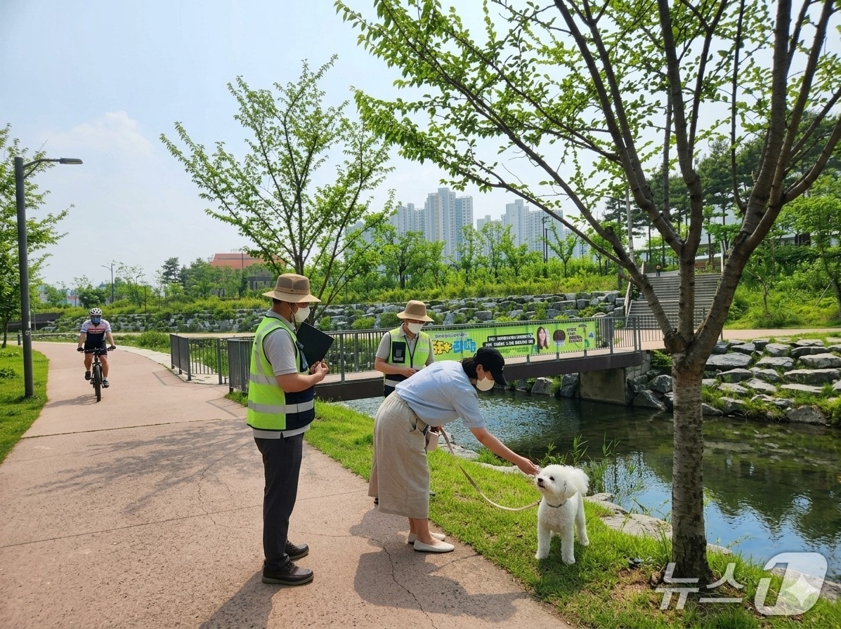 경기 하남시 반려동물 관련 법규 위반 단속원.(하남시 제공. 재판매 및 DB 금지)/뉴스1 