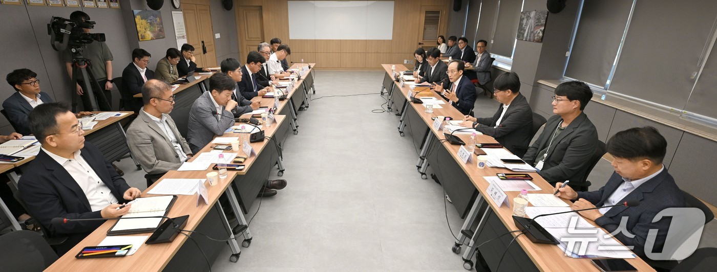 추경호 대구시장이 지난달 31일 지역 미래산업을 이끄는 대표 기관들과 간담회를 열고 미래산업 발전 방향과 중장기 전략을 논의하고 있다. (대구시 제공. 재판매 및 DB 금지) 2026.7.31/뉴스1