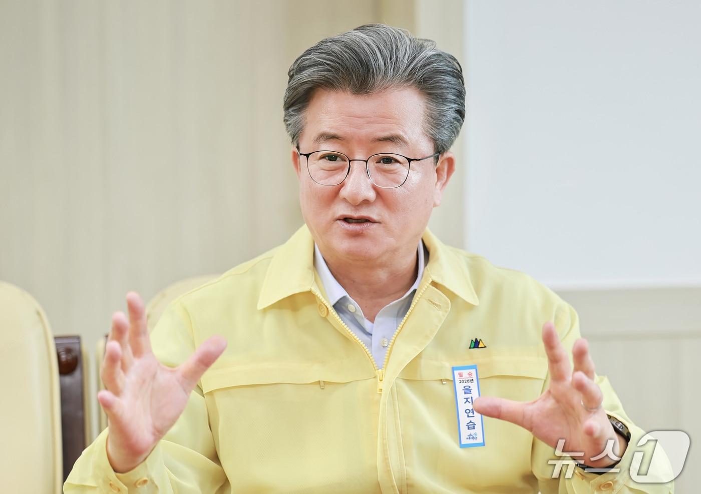 [인터뷰]정용래 구청장 "3선 경험에 초선 열정 더해...세계와 경쟁하는 ... - 뉴스 썸네일 이미지
