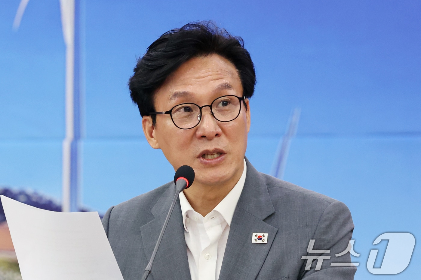 김민석 더불어민주당 대표가 21일 오전 강원 강릉시청에서 열린 '강릉 최고위원회의'에서 모두발언을 하고 있다. 2026.8.21 ⓒ 뉴스1 황기선 기자