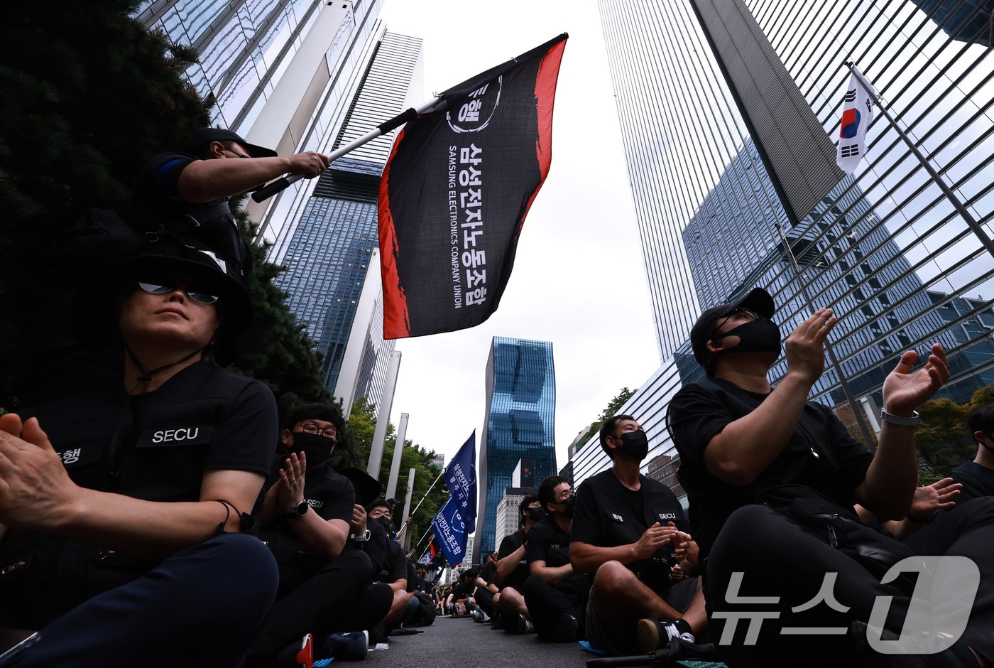 삼성전자 DX노조, 뉴욕 타임스퀘어 광고 집행…사측과 성과급 갈등 지속