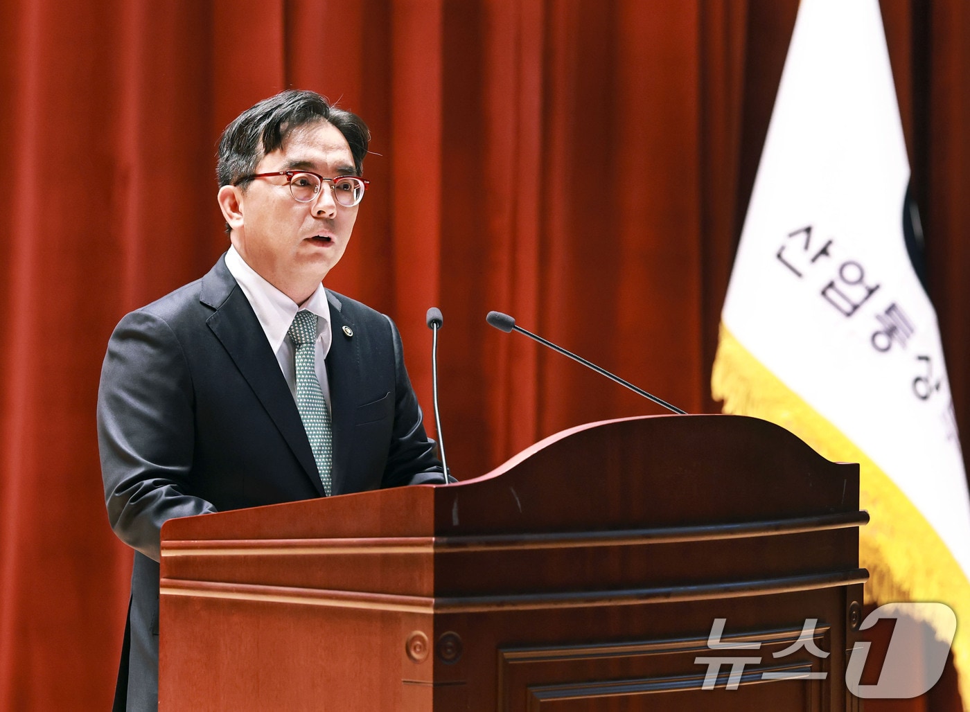박정성 산업통상부 통상교섭본부장이 24일 오전 정부세종청사 12동 대강당에서 열린 취임식에서 취임사를 하고 있다. (산업통상부 제공. 재판매 및 DB금지) 2026.8.24 ⓒ 뉴스1