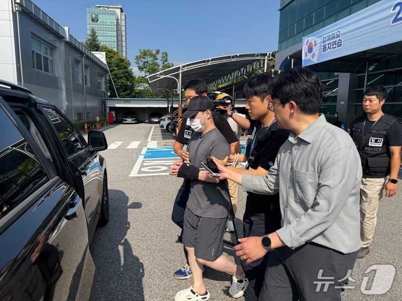 가발 쓰고 워터파크 여자 탈의실 침입해 불법 촬영한 20대 구속 심사
