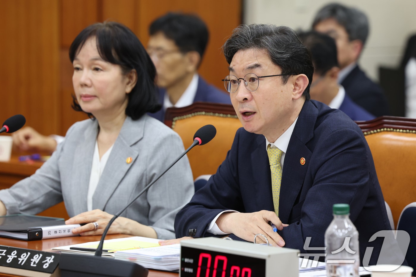 이억원 금융위원장이 24일 오후 서울 여의도 국회에서 열린 정무위원회 전체회의에서 의원 질의에 답하고 있다. 2026.8.24 ⓒ 뉴스1 황기선 기자