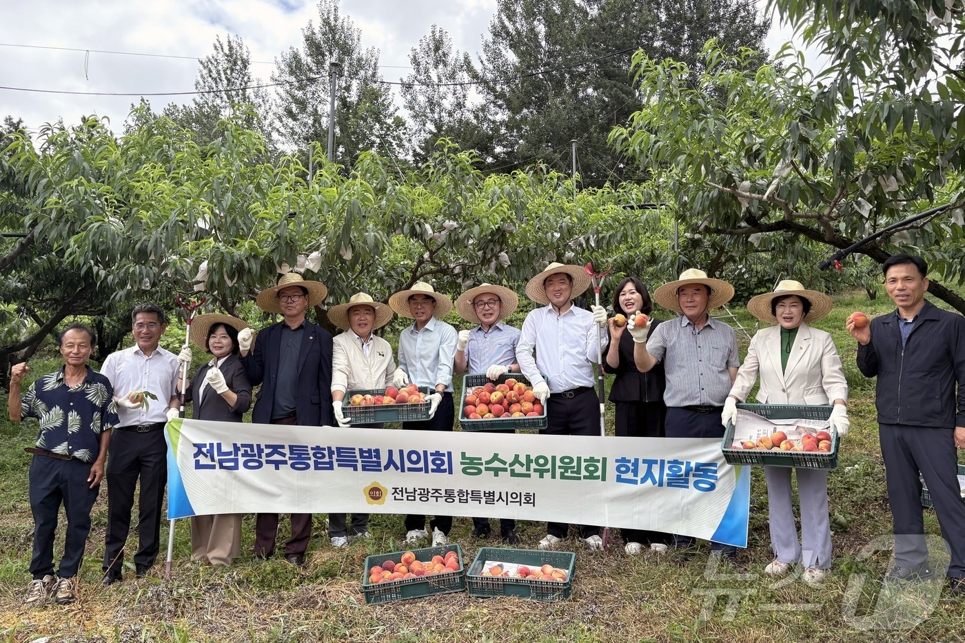 전남광주특별시의회 농수산위원회 위원들.(전남광주특별시의회 제공. 재배포 및 DB 금지)