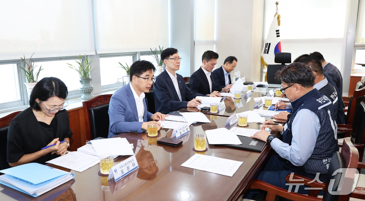 3일 울산시청 본관 7층 행정부시장실에서 울산 시내버스 노사정협의회 2차 회의가 열리고 있다. (울산시 제공. 재판매 및 DB 금지) /뉴스1