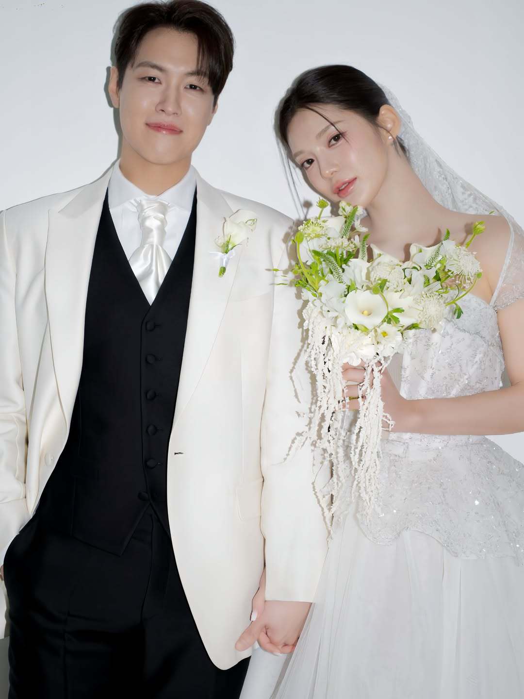 황민수(왼쪽), 나인뮤지스 출신 조가빈 (SNS 갈무리)
