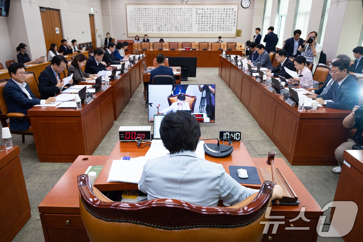 서영교 국회 법제사법위원장이 지난 8월 26일 서울 여의도 국회에서 열린 제438회 국회(임시회) 법제사법위원회 제3차 전체회의에서 의사봉을 두드리고 있다. 2026.8.26 ⓒ 뉴스1 유승관 기자
