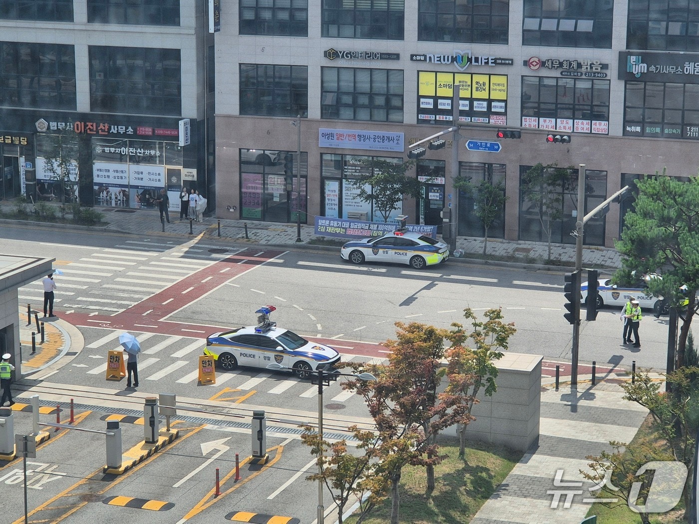 전주지방법원 주변 현장 수색에 나선 경찰./뉴스1