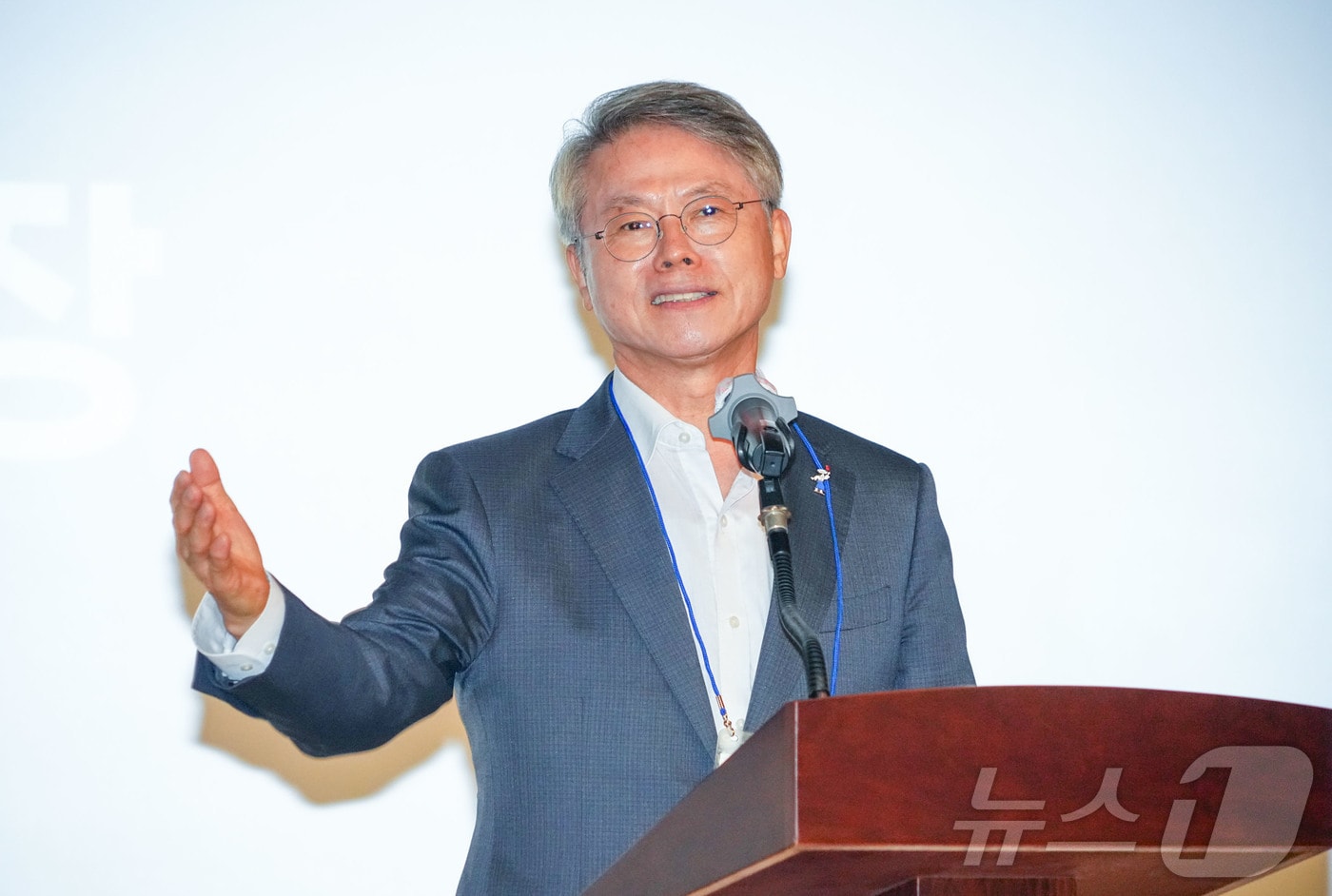 민형배 전남광주통합특별시장이 27일 오전 광산구 하남산단 삼성전자 광주제2캠퍼스 글로벌트레이닝센터에서 열린 '대중소상생형 스마트공장 킥오프' 행사에 참석해 축사를 하고 있다.(전남광주통합특별시 제공. 재판매 및 DB금지) 2026.8.27
