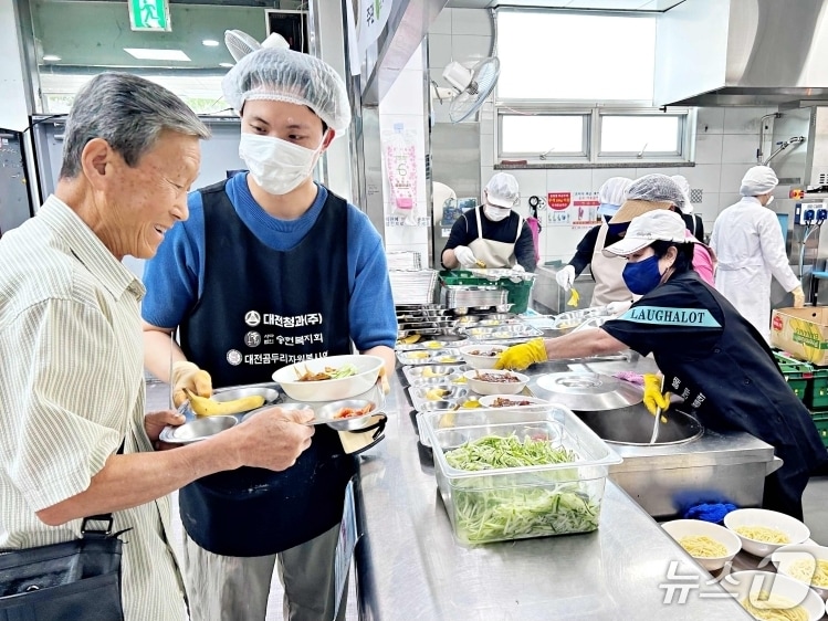 자장면 봉사 모습.(대전시사회서비스원 제공. 재판매 및 DB금지)
