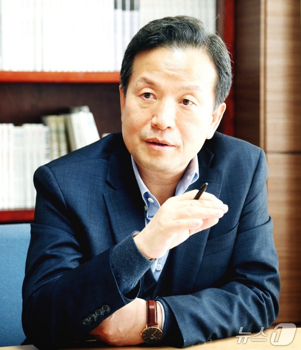 제1회 만해언론인상 대상에 김종필 내일신문 편집국장 - 뉴스 썸네일 이미지