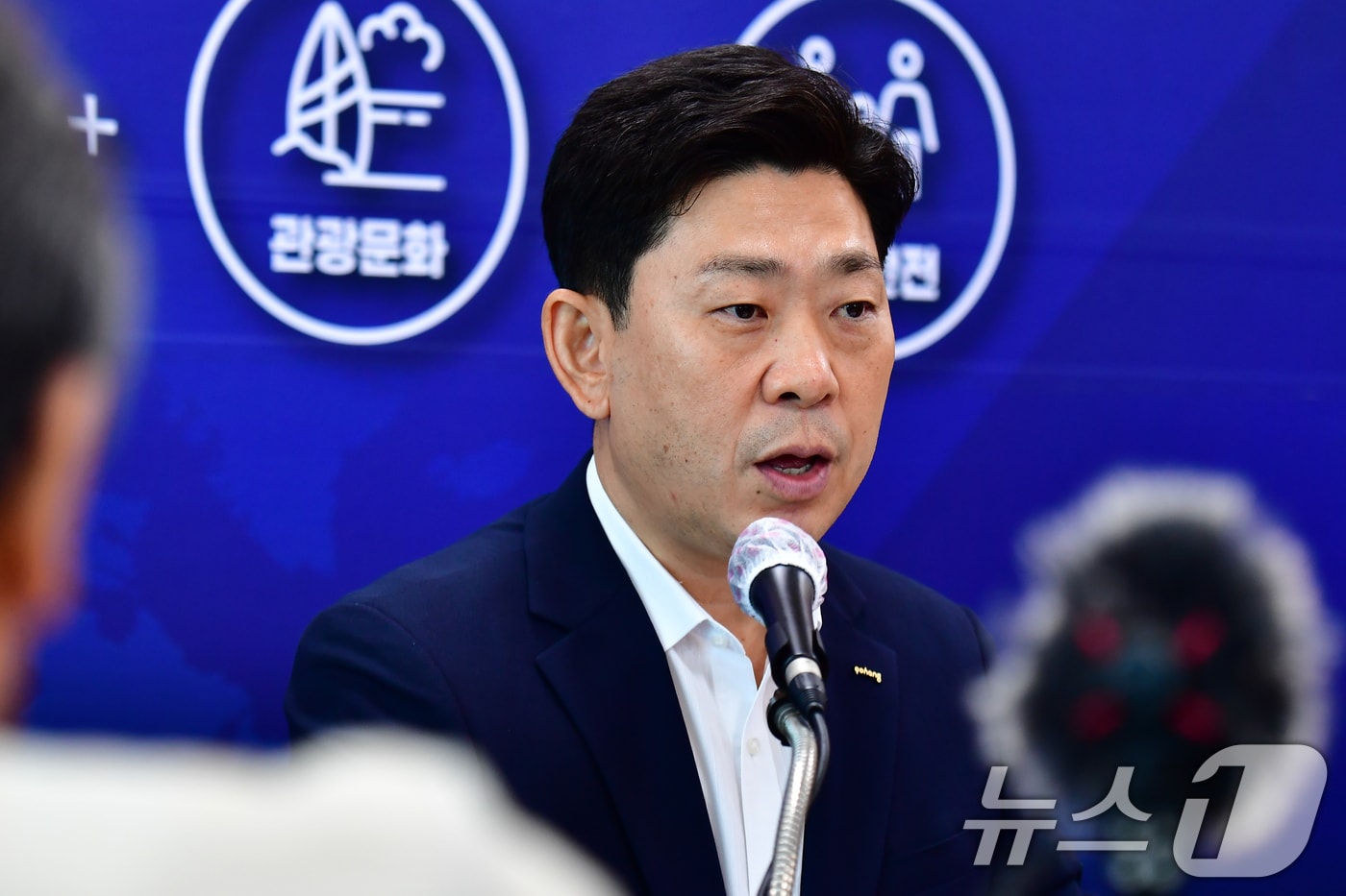 박용선 경북 포항시장이 3일 오전 민선 9기 취임 한 달 기자간담회에서 시정 운영 방향 등에 대해 발언하고 있다. 박 시장은 "선거 운동 기간 동안 시민들과 한 약속을 지키기 위해 민생현장을 찾고 있다"며 "더 꼼꼼하게 민생현안 등을 챙기겠다"고 말했다. 2026.8.3 ⓒ 뉴스1 최창호 기자